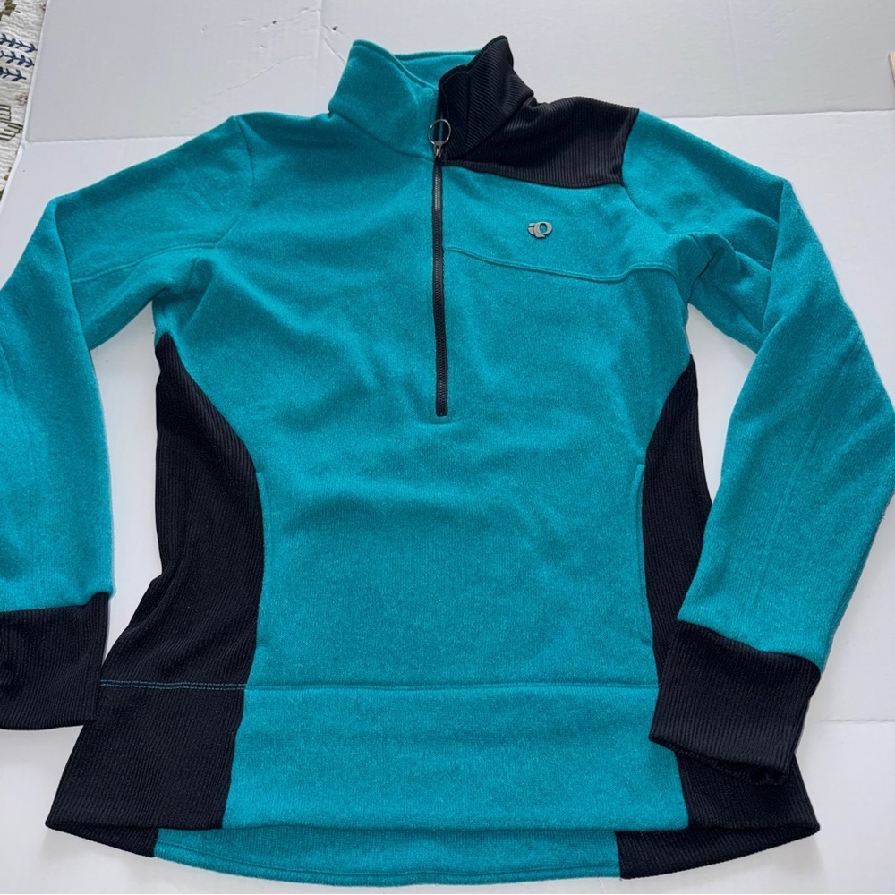Pearl Izumi turquoise and black athletic fleece top